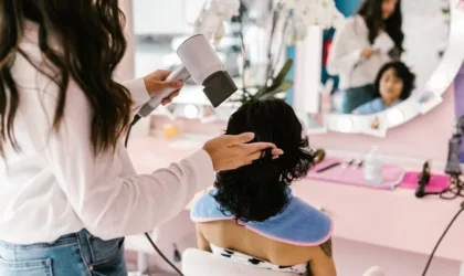 Les essentiels à avoir pour entretenir vos cheveux colorés !