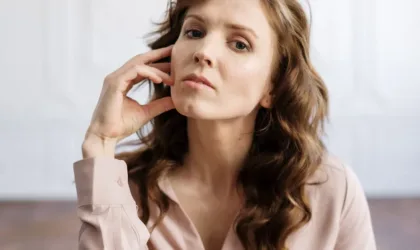 Les secrets pour chouchouter vos cheveux bouclés