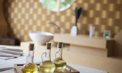 Lutte contre la chute de cheveux : Découvrez 3 huiles essentielles qui stimulent la repousse