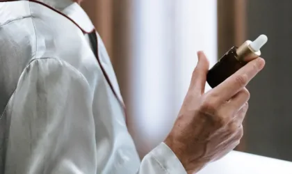 8 rituels matinaux ancestraux simples à intégrer dans votre routine