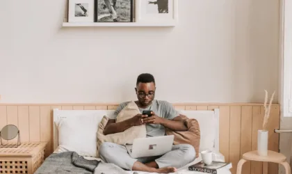 Travailler de chez soi pour Amazon : Tout ce qu’il faut savoir pour débuter une activité à domicile