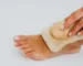 Comment choisir entre un gommage au sucre et un gommage au sel pour le corps ?
