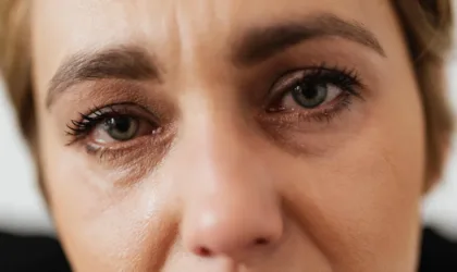 Pourquoi certains mascaras waterproof assèchent-ils les cils et comment les protéger ?