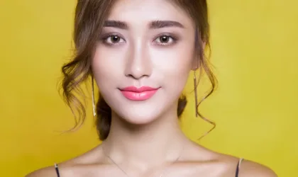 Ombre lips avec crayon brun : la technique qui fait des lèvres pulpeuses Ombre lips avec crayon brun : la technique qui fait des lèvres pulpeuses