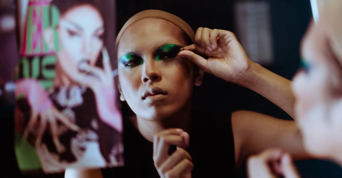 découvrez tout ce qu'il faut savoir sur le contouring : techniques, astuces et produits pour sculpter et illuminer votre visage comme un pro. un guide complet pour sublimer vos traits naturellement.