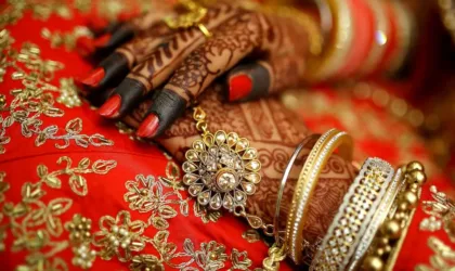 Coloration végétale au henné blond : résultats sur base châtain clair Coloration végétale au henné blond : résultats sur base châtain clair