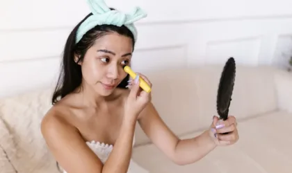 Pourquoi ton correcteur file dans les plis et comment l’éviter Pourquoi ton correcteur file dans les plis et comment l’éviter