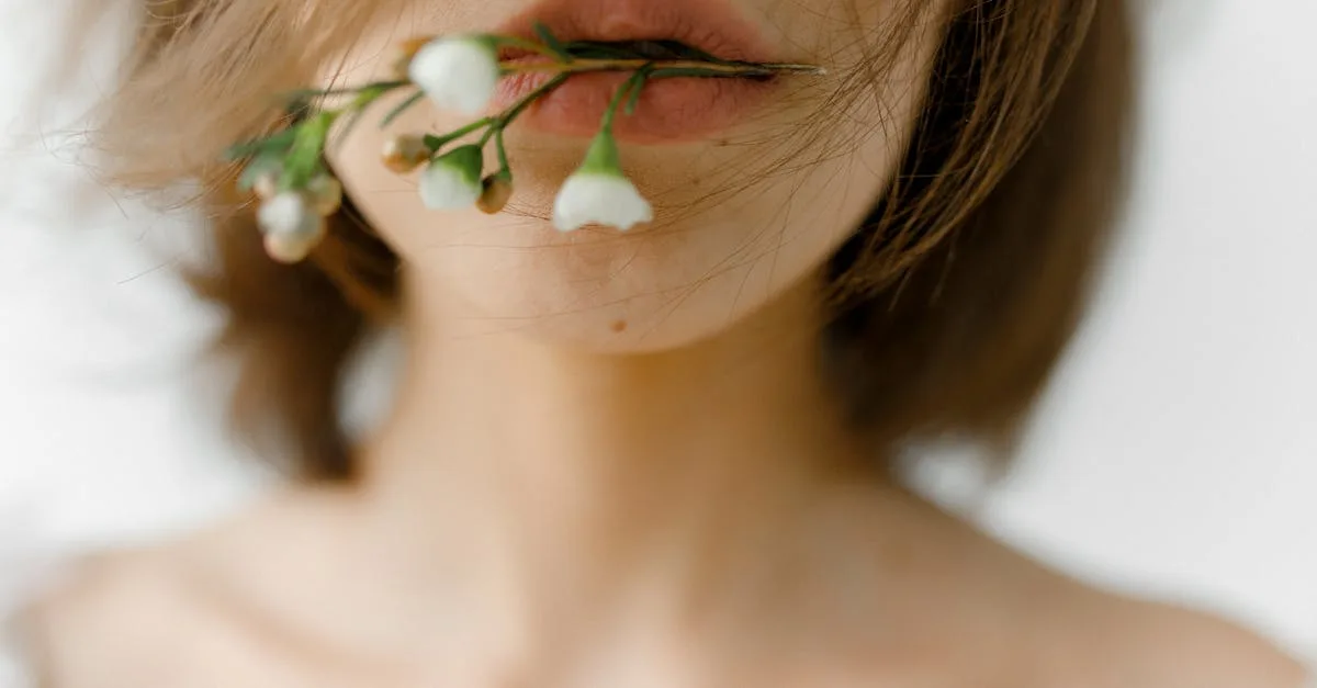 découvrez tout sur le nail biting (onychophagie) : causes, conséquences et astuces efficaces pour arrêter de se ronger les ongles et retrouver de belles mains en pleine santé.