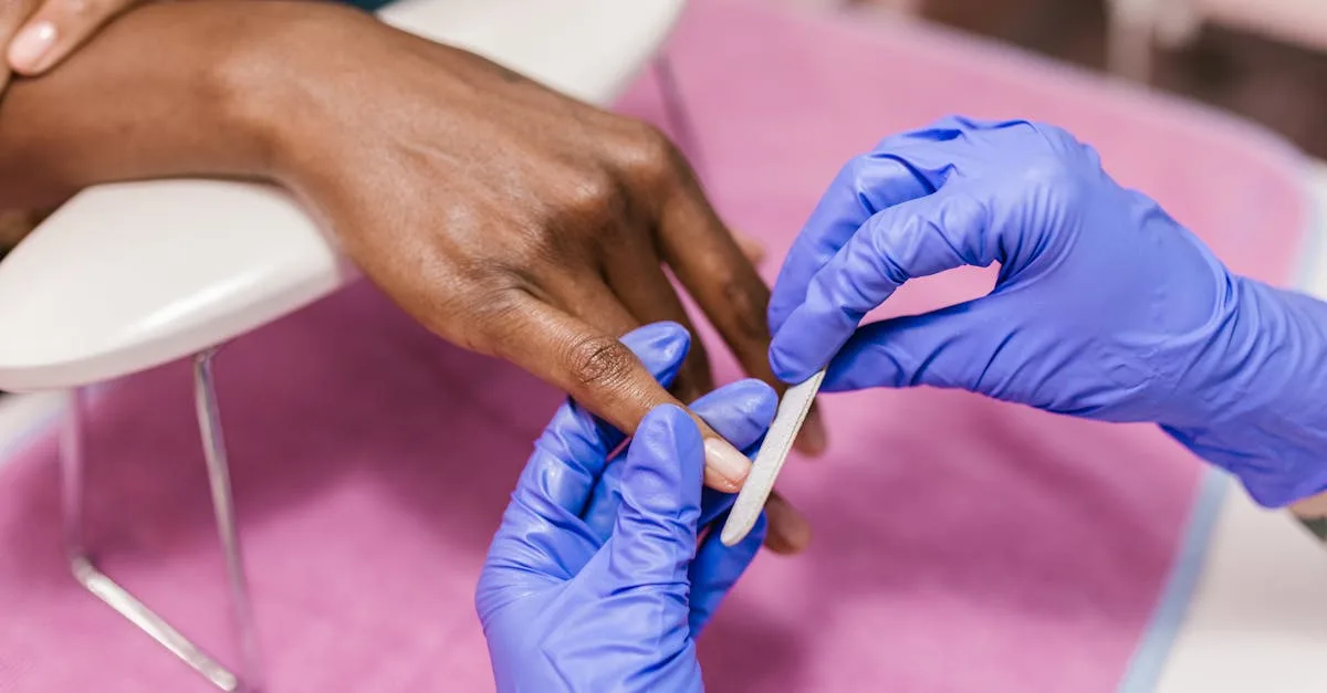 découvrez nos conseils et astuces pour prendre soin de vos ongles : manucure, soins naturels, produits recommandés et routines pour des ongles forts et en bonne santé.