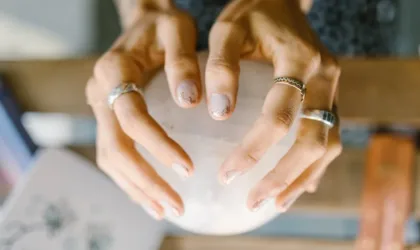 Flash lumineux yeux fermés spiritualité : simple phénomène ou signe d’éveil ?