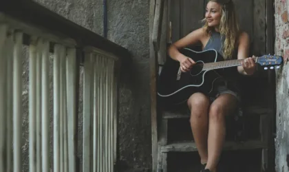 Chanteuse francaise blonde : qui est la plus recherchée en ce moment ?
