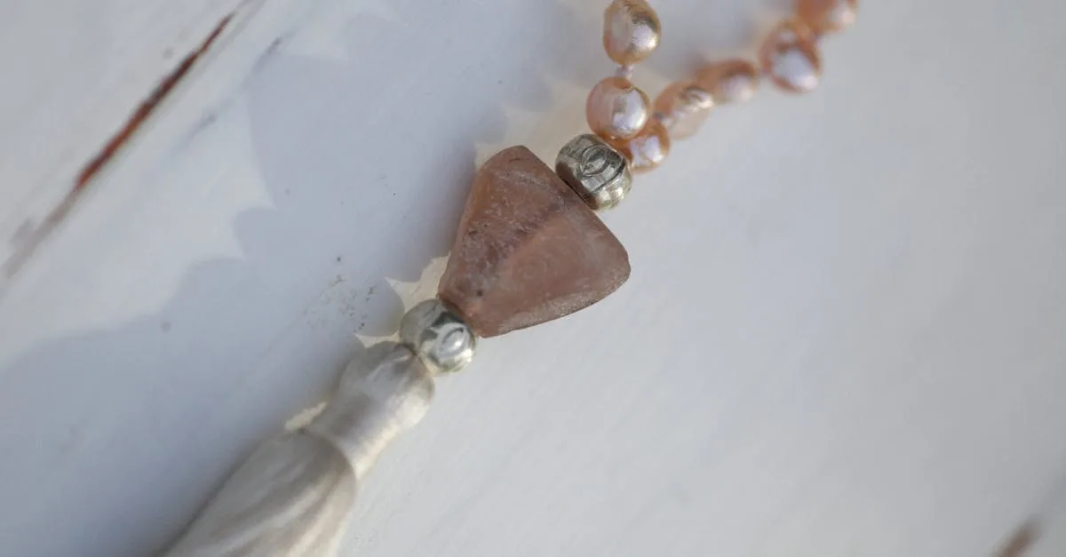 découvrez notre collection exclusive de bijoux élégants et intemporels, alliant savoir-faire artisanal et design moderne pour sublimer votre style au quotidien.