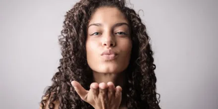 Pourquoi mes boucles deviennent-elles sèches depuis que j’utilise un shampoing solide ?