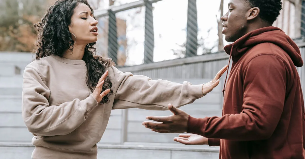 découvrez des conseils essentiels pour améliorer la communication dans votre couple et renforcer vos relations amoureuses de manière saine et durable.