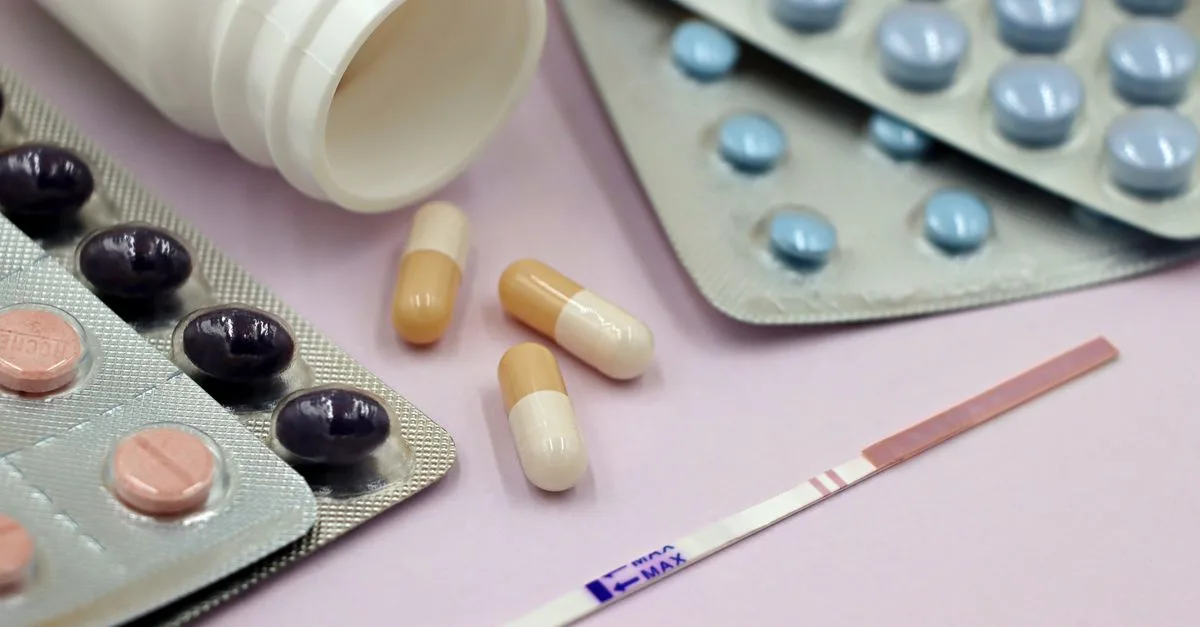 découvrez les aliments qui aggravent l'acné hormonale et apprenez à adapter votre alimentation pour une peau plus saine et éclatante.