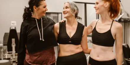 Quels aliments aggravent réellement l’acné hormonale ?