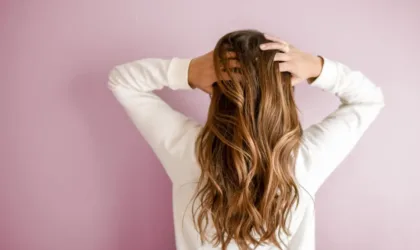 Comment faire pousser ses cheveux plus vite après une chute saisonnière ? Comment faire pousser ses cheveux plus vite après une chute saisonnière ?