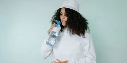 Comment savoir si ses cheveux manquent de protéines ou d’hydratation ?