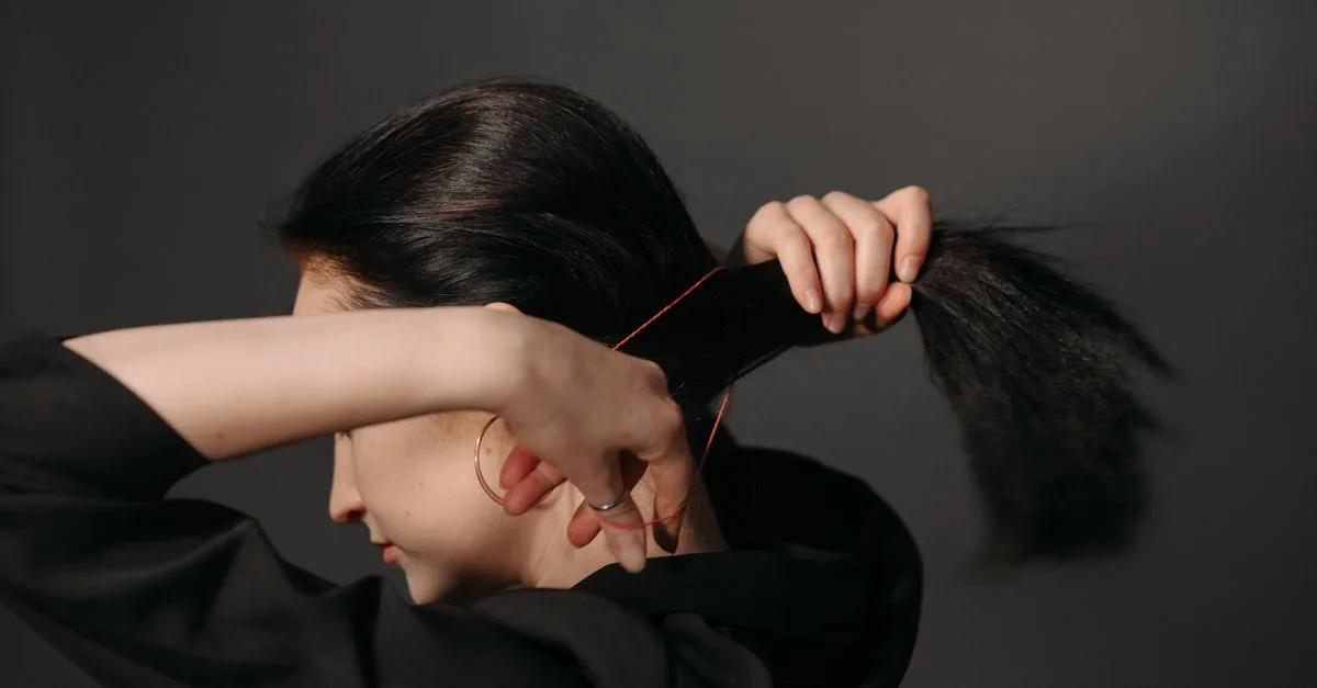découvrez pourquoi vos cheveux deviennent collants après un masque capillaire et comment éviter cet effet indésirable pour des cheveux doux et légers.