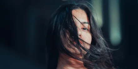 Pourquoi les cheveux deviennent-ils poisseux après un masque maison ?