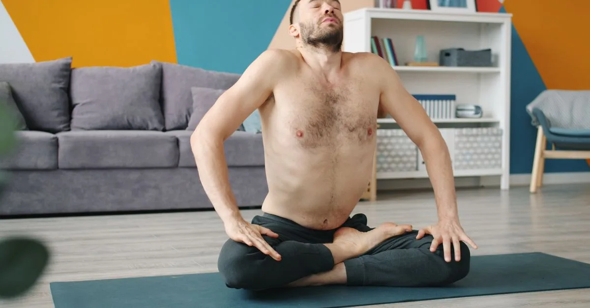 découvrez des exercices de yoga efficaces pour soulager les ballonnements et réduire les sensations de ventre gonflé, pour une meilleure digestion et bien-être.