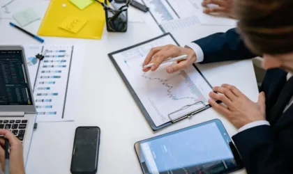 WebFeather : Le Guide Essentiel du Coding, IA, SEO et Marketing Digital WebFeather : Le Guide Essentiel du Coding, IA, SEO et Marketing Digital