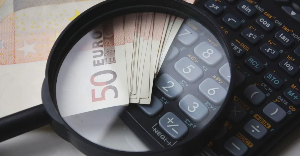 calculez facilement l'épaisseur de vos lentilles avec notre outil précis et rapide. idéal pour opticiens et amateurs de lunettes.