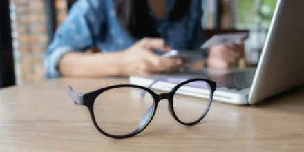 Lunettes en ligne : comment choisir une monture adaptée à son visage ?