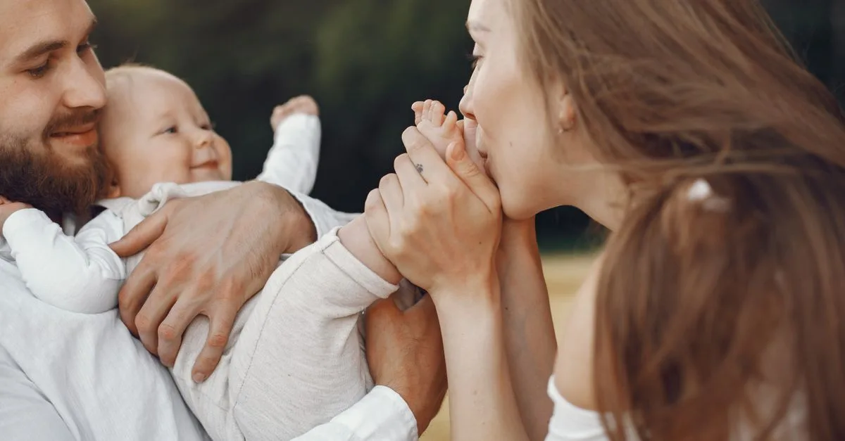 guide complet pour les parents : conseils pratiques et astuces pour bien élever votre bébé dès les premiers jours.