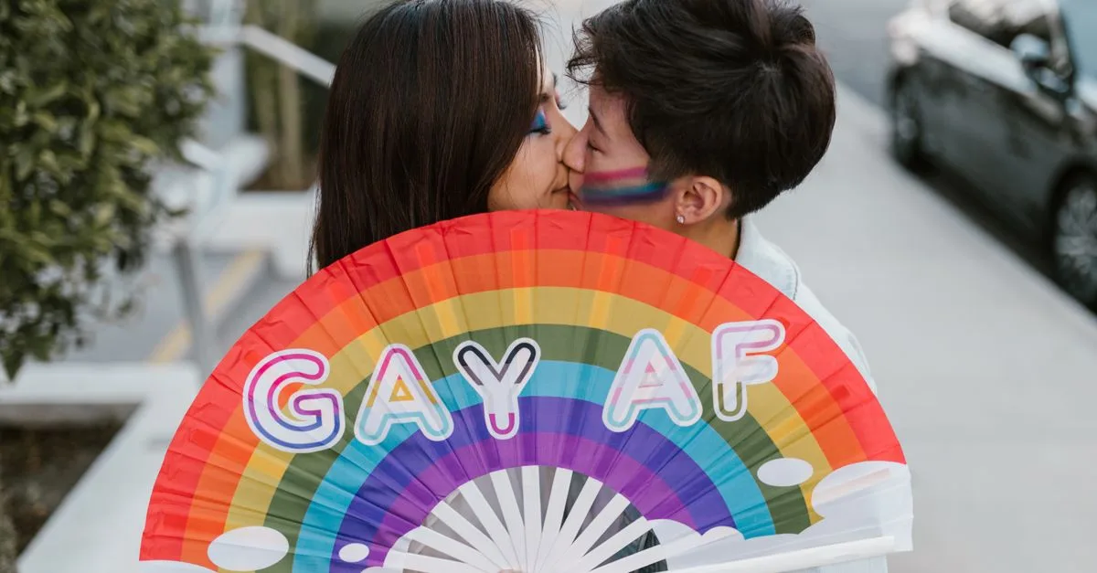 découvrez la signification et les différentes interprétations du terme « rainbow kiss » dans notre guide complet.