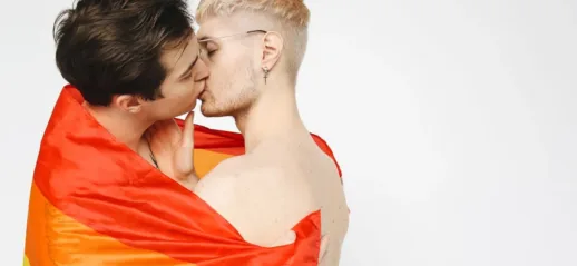 Rainbow kiss : quelle est la signification de cette expression ?