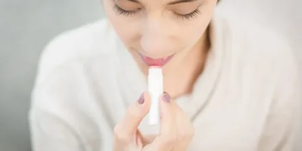Baume à lèvres réparateur Lipcare Therapy composition : quels ingrédients contient-il et à quoi servent-ils ?