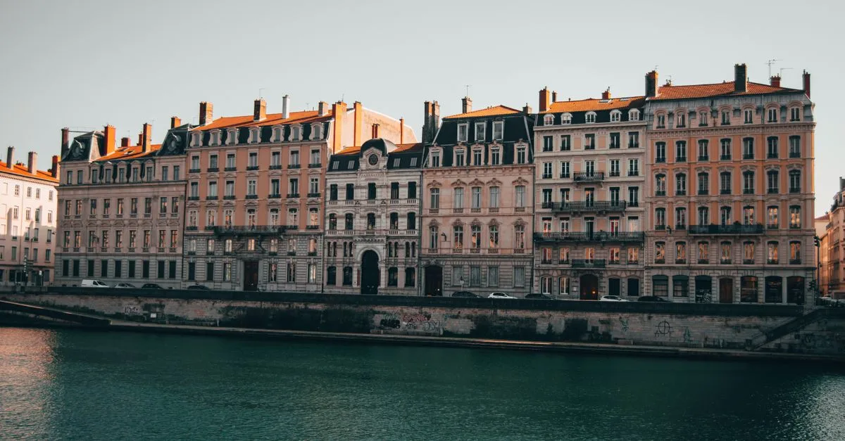 découvrez les meilleures adresses shopping à lyon pour toutes vos envies : mode, déco, gourmandises et bien plus encore.