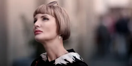 Carré plongeant sur cheveux fins : quelle longueur choisir pour créer du volume ?