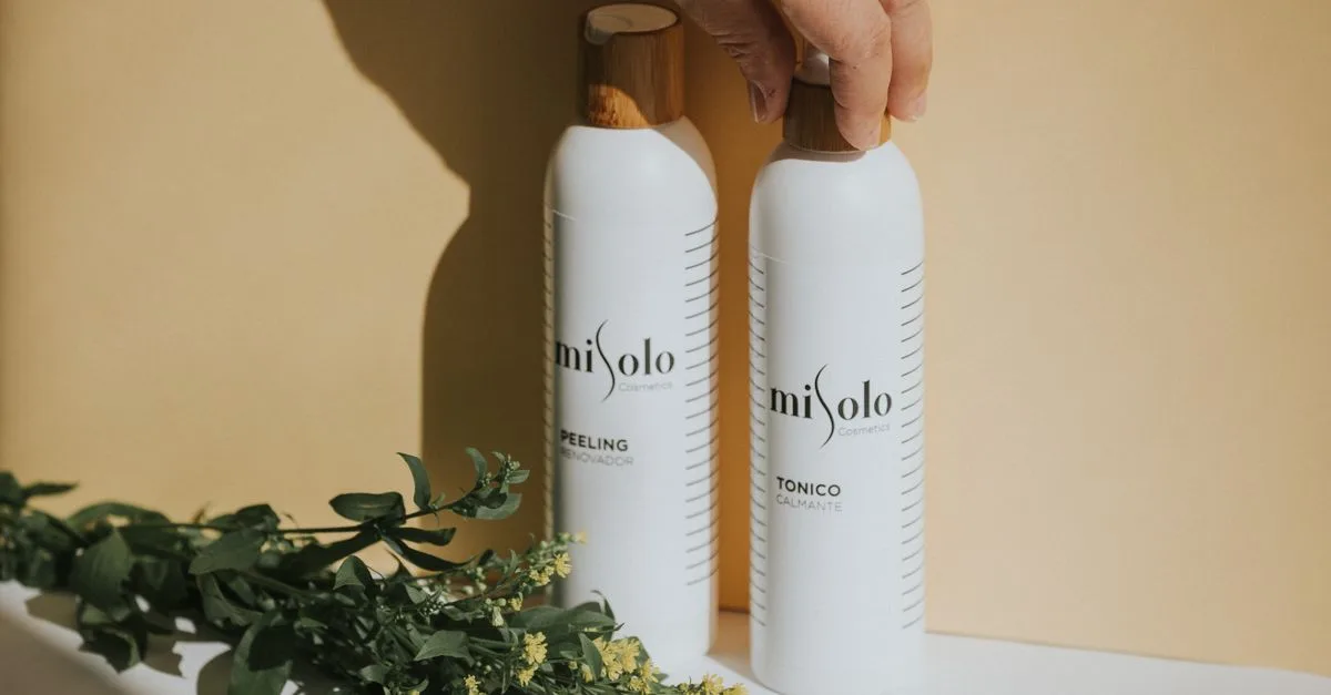 découvrez comment choisir un soin sans rinçage pour cheveux fins : hydratez et démêlez vos longueurs sans les alourdir.