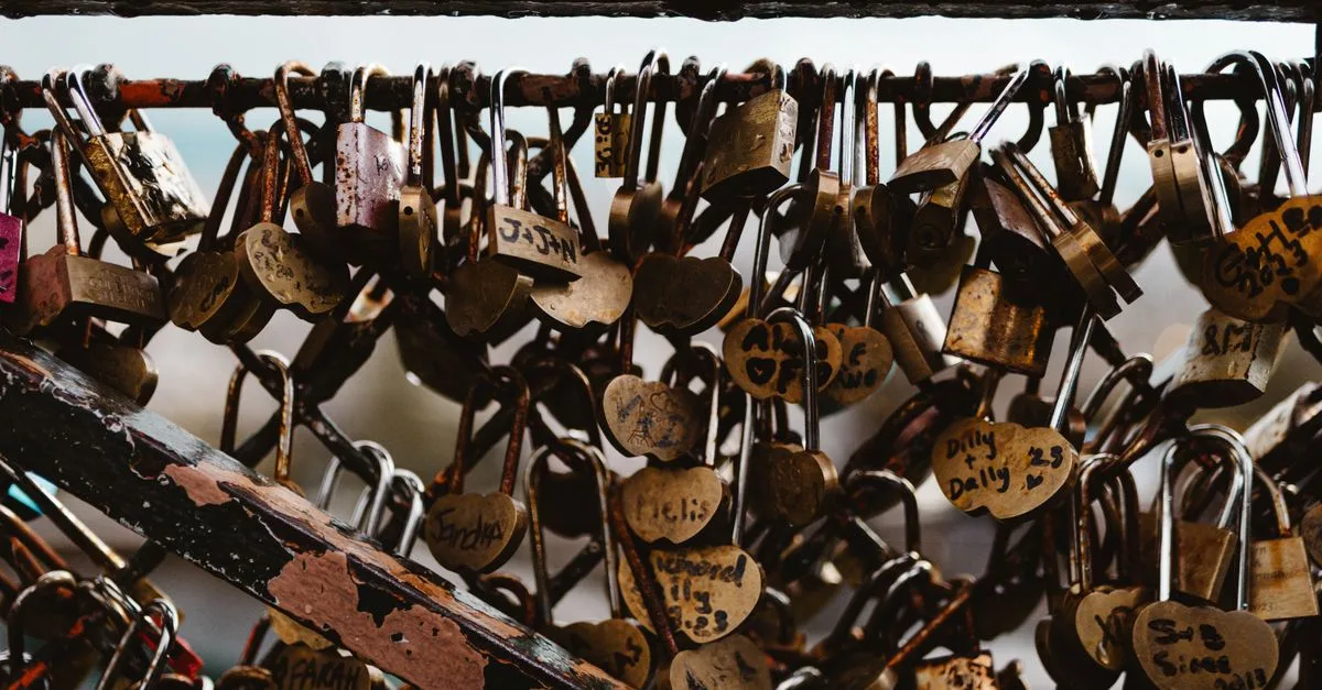 découvrez la signification profonde des symboles d'amour à travers différentes cultures et époques, et laissez-vous inspirer par ces expressions universelles du cœur.